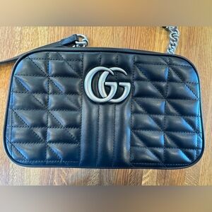 GUCCI MARMONT SMALL CAMERA BAG